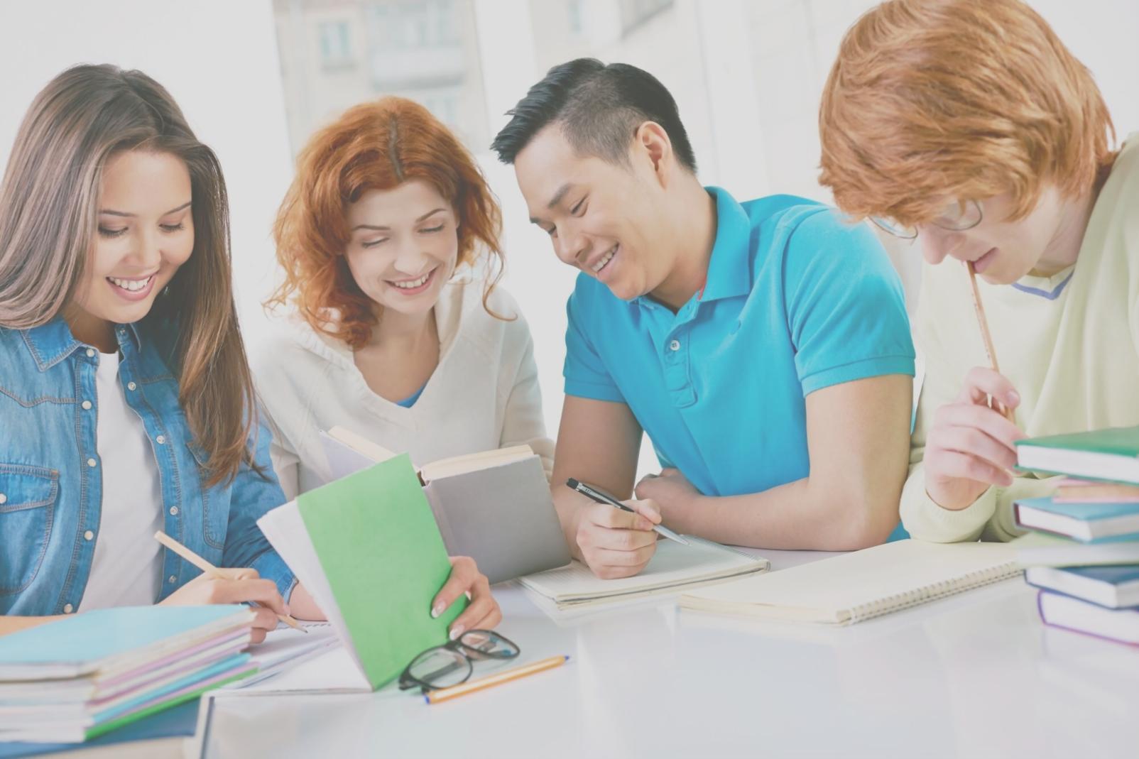 Sesión de trabajo colaborativo en planificación financiera